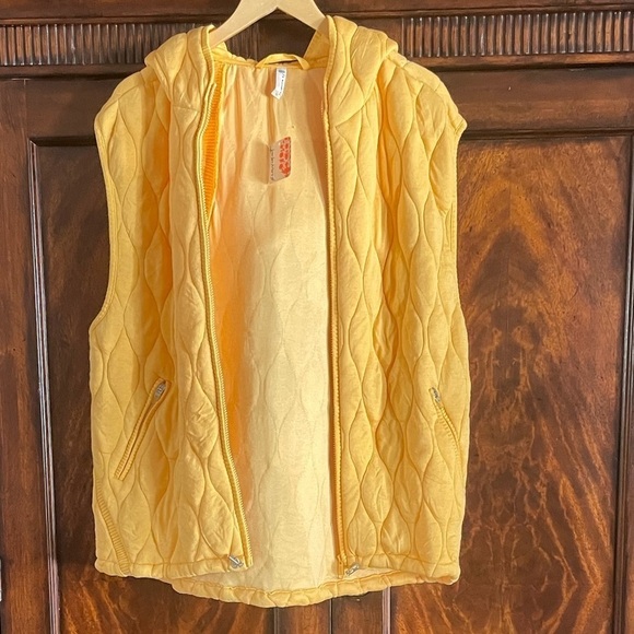 FREE PEOPLE Pale Marigold Dream Big Quilted Vest - Picture 5 of 11